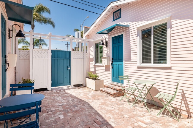 Front Entrance - 314 N Venice Blvd