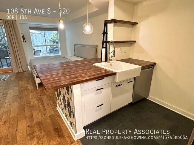 Foto del edificio - 108 5th Ave S