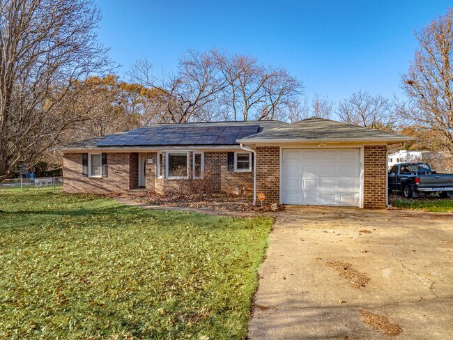 Foto del edificio - Available end of January.