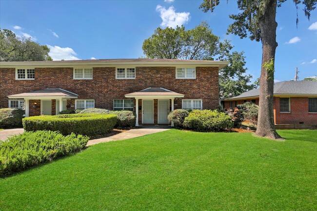 Foto del edificio - Newly Renovated Townhome near Ardsley!