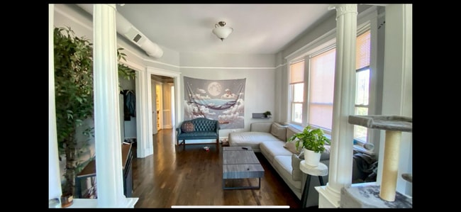 Building Photo - 2100 W Division St