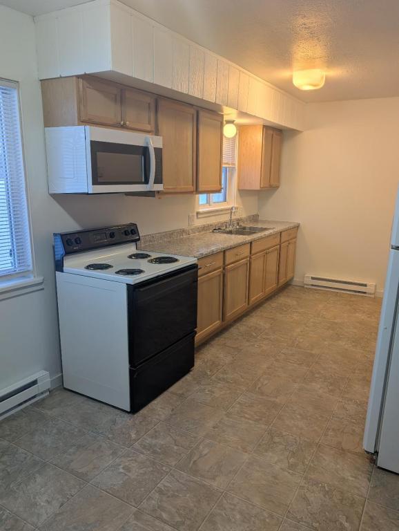 Building Photo - 145 E Paras Hill Dr