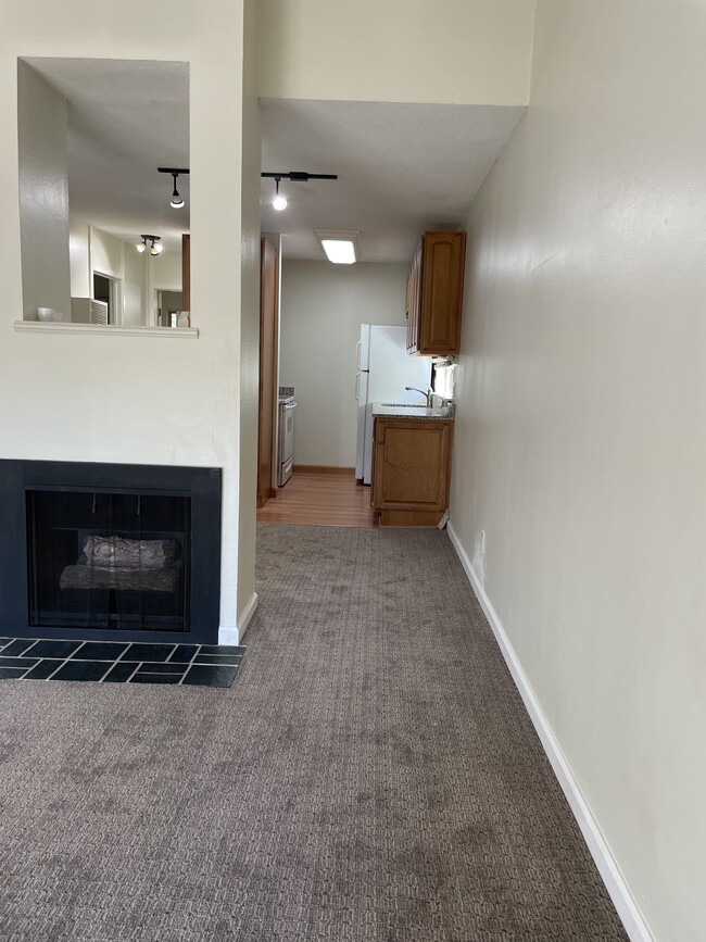 Building Photo - 2730 Oak Rd