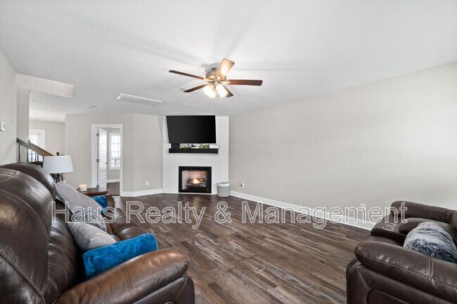 Building Photo - 764 Lillian Grace Dr
