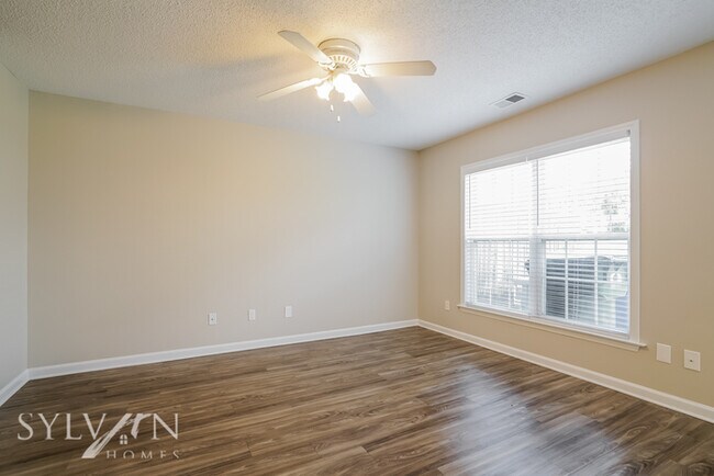 Building Photo - Everything you have been dreaming of is he...