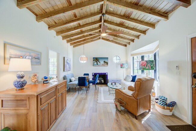 Foto del edificio - 110 Marine Way