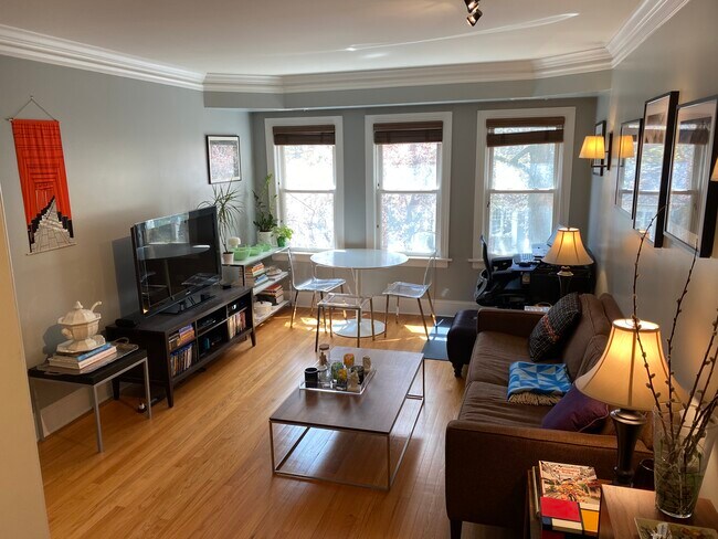 Living Room - 1262 W Winona St