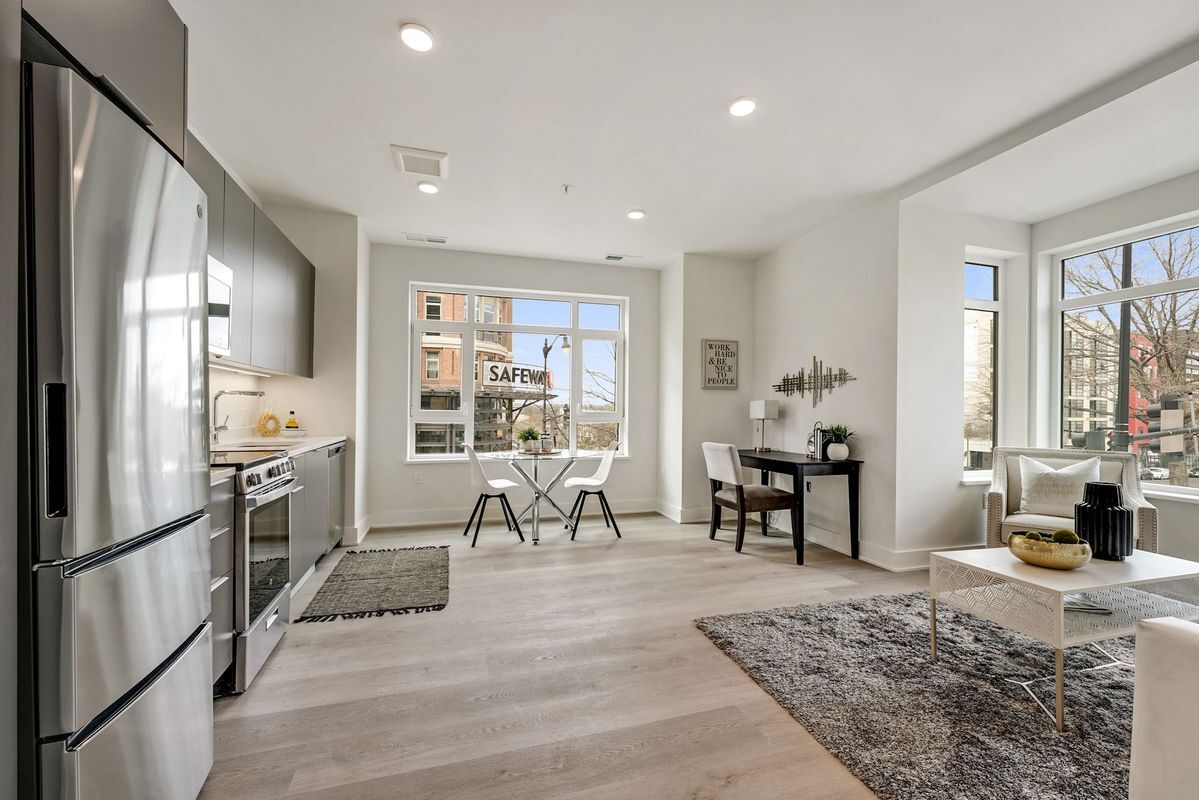 Foto principal - 3831 Georgia Ave NW