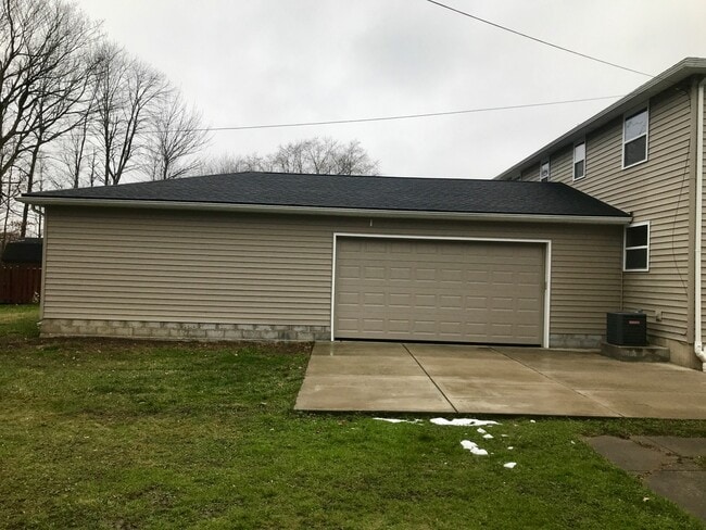 Building Photo - 87 Marine Dr