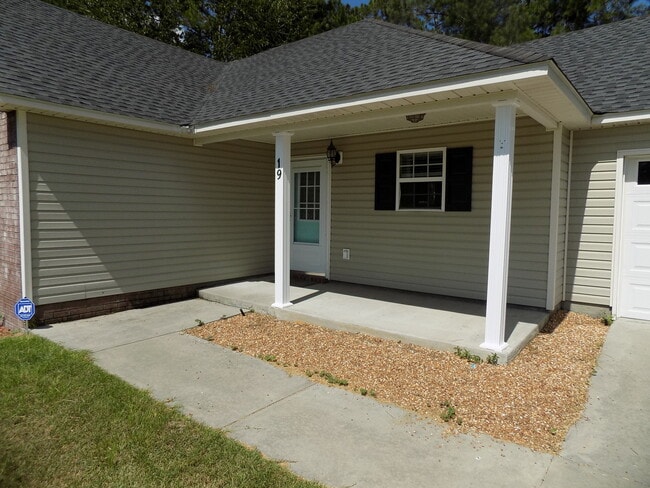 Foto del edificio - Three bedroom home in the city of Lakeland, GA