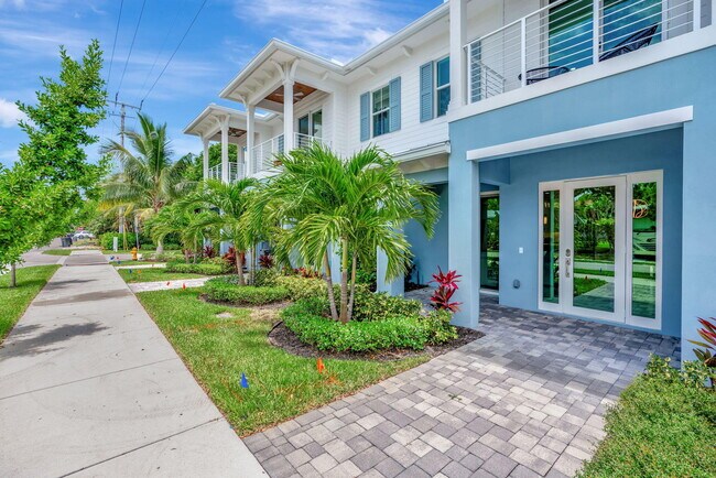 Building Photo - 4662 SE Manatee Way