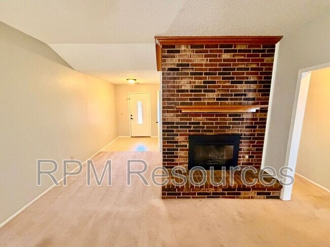 Building Photo - 105 N Eastgate Dr