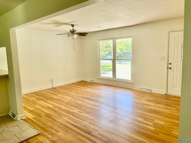 Building Photo - 513 Jeffery Dr NW