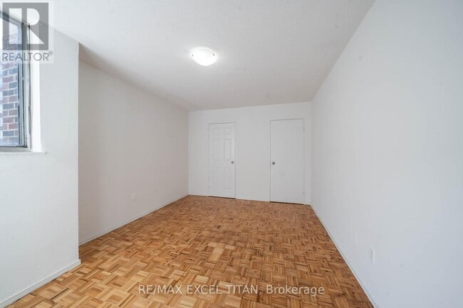 Building Photo - 5 Glamorgan Ave