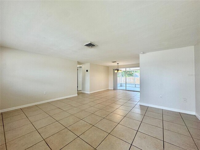 Foto del edificio - 5213 School Rd