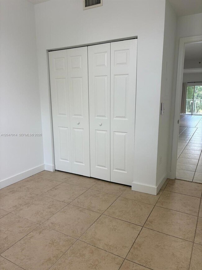Foto del edificio - 2080 Greenview Shores Blvd