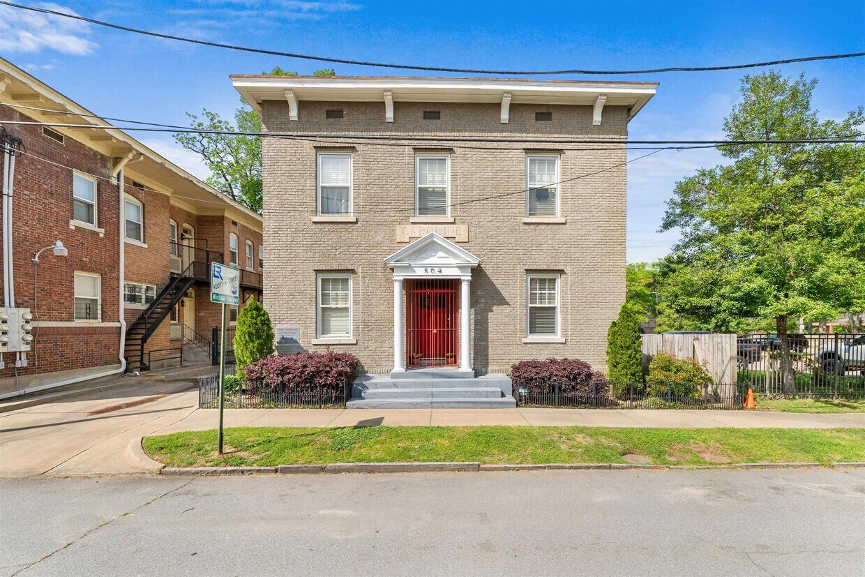 Foto principal - 504 E 6th St