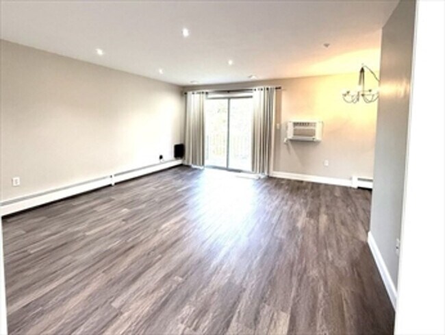 Foto del edificio - 2 bedroom in sought after Heritage Green Condo Association