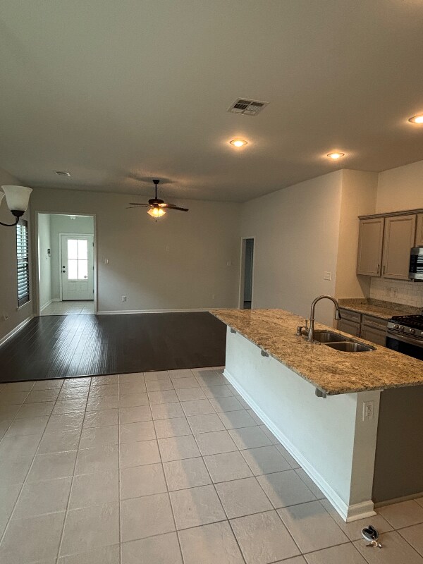Foto del edificio - 7977 Brown Hickory Ave