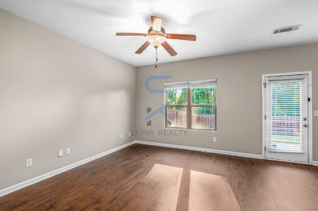 Foto del edificio - 317 Clover Brook Dr