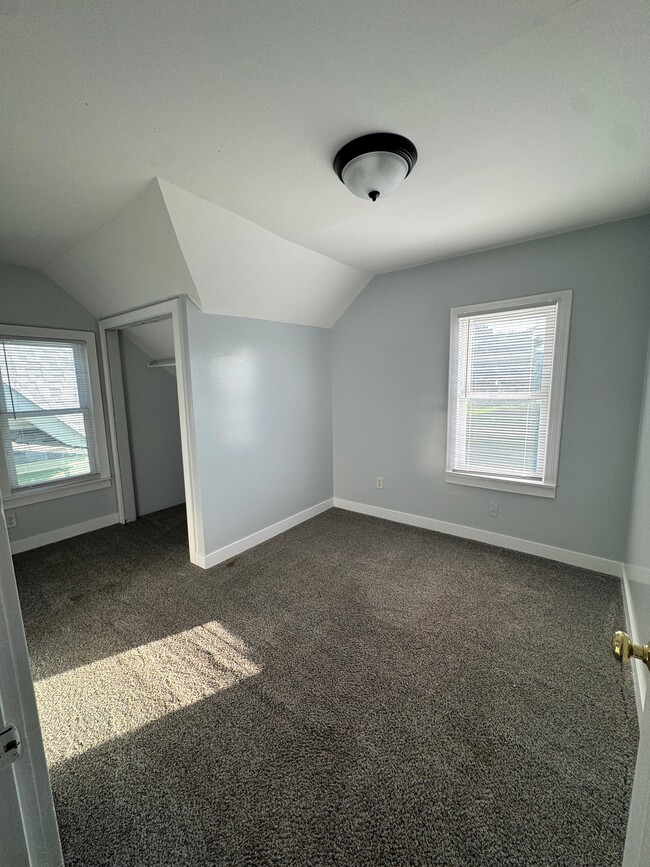 Building Photo - 841 S Brookfield St