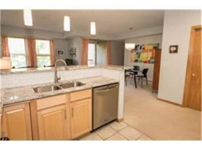 Building Photo - 575 N 1st St