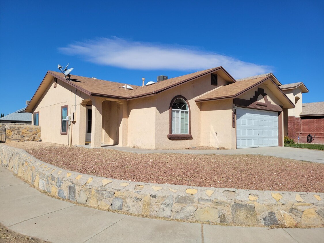 2401 Tierra Gris Way, El Paso, TX 79938 House for Rent in El Paso, TX