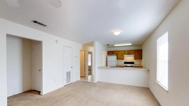 Building Photo - 895 Silverwood