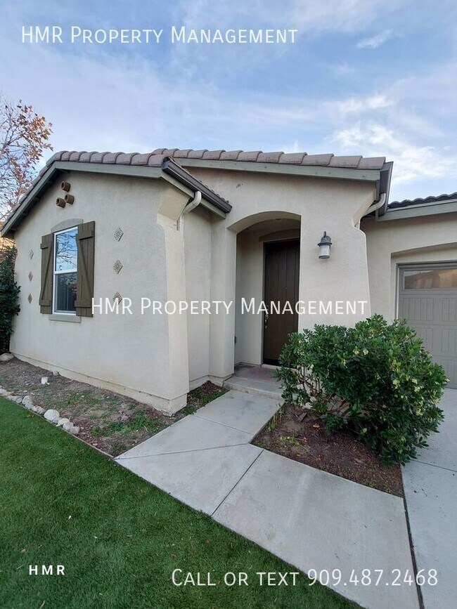 Building Photo - Beautiful 3 bedroom 2 bath single story home