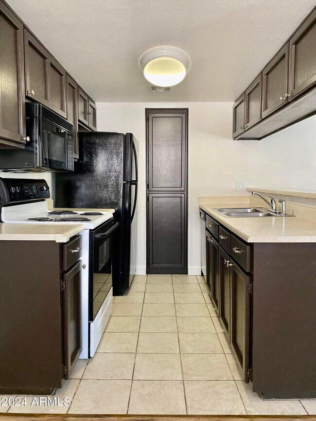 Foto del edificio - 2228 E Campbell Ave