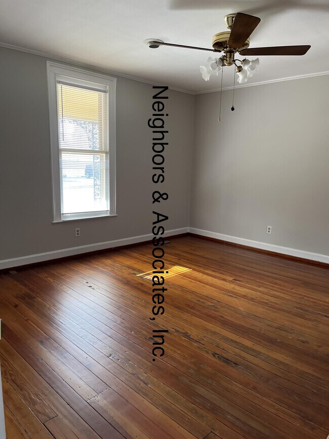 Building Photo - 307 E Parrish Dr