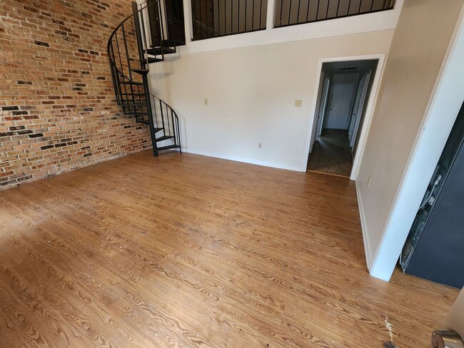 Building Photo - 8744 Pecan Tree Dr