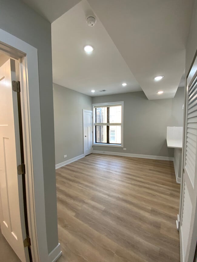 Foto del edificio - 423 W Belden Ave