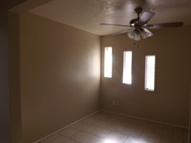 Building Photo - 5-Bedroom Home In Tempe