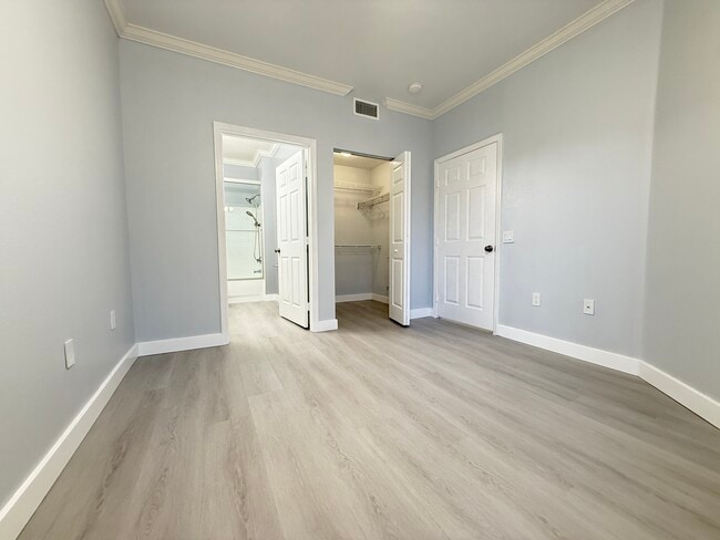 Building Photo - 9586 Lake Chase Island Way