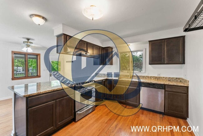 Building Photo - Available Now in Fenton!!!