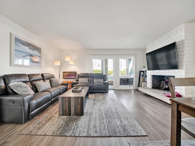 Building Photo - 7405 Seashore Dr