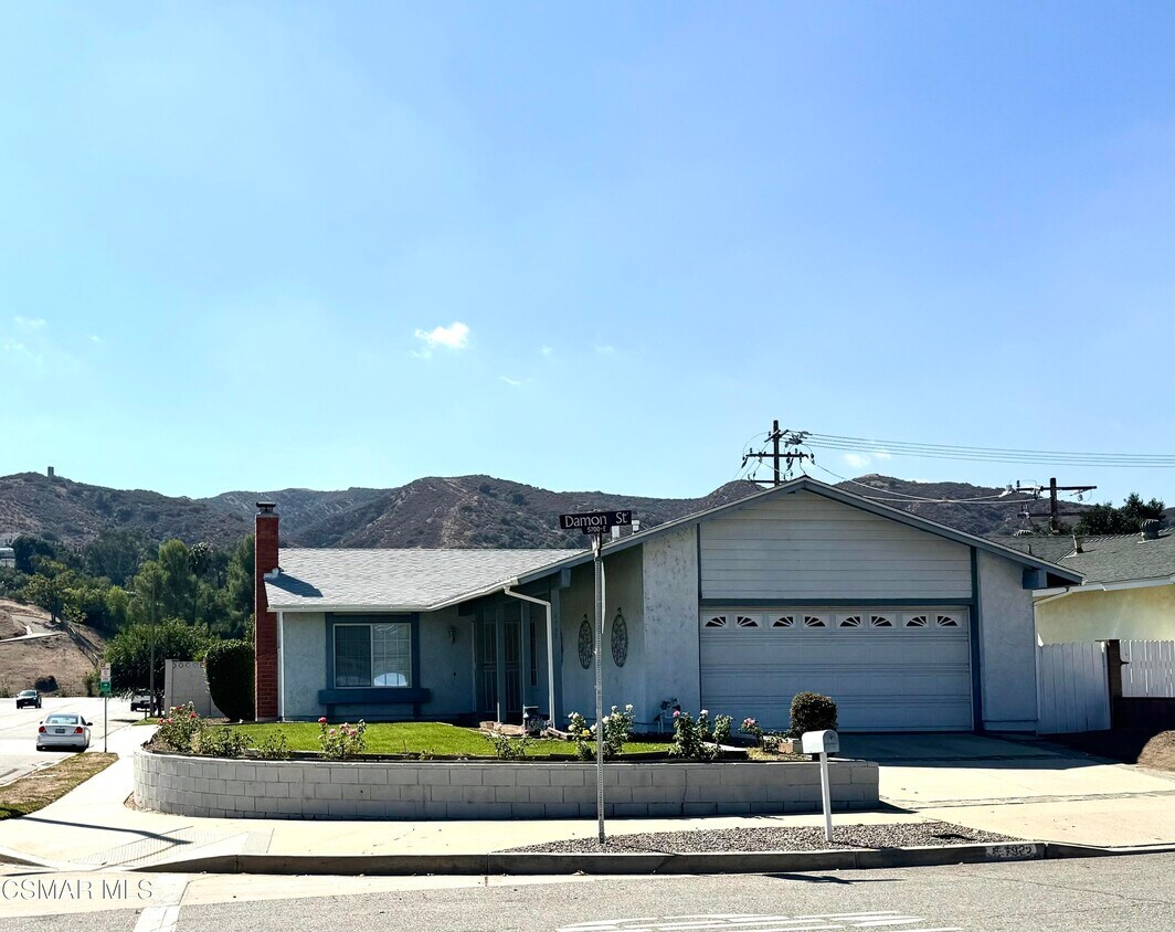Foto principal - 5792 Damon St