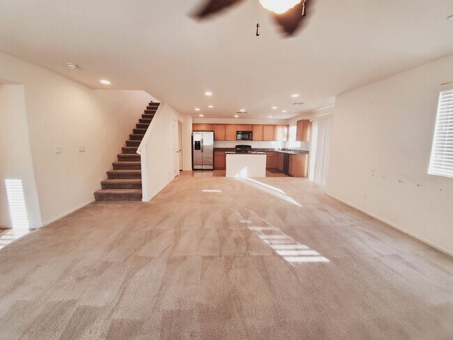 Building Photo - COMING SOON 5/10/25 NW BEAUTIFUL 3BD/3BA! ...