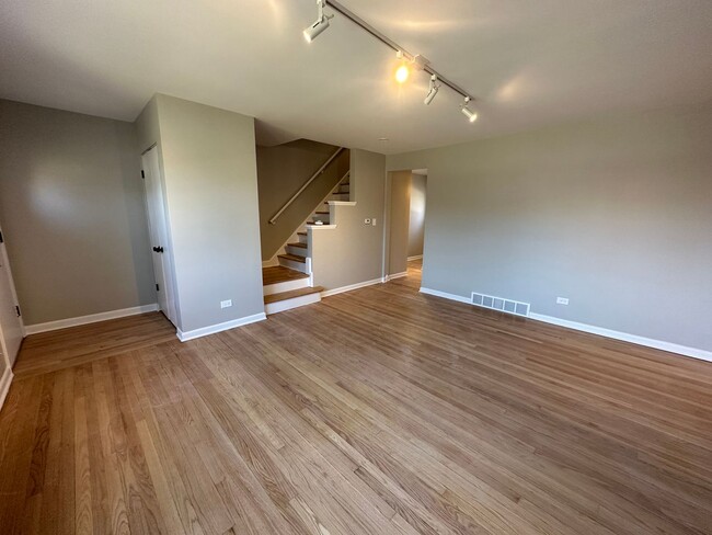 Building Photo - 2744 Lauretta Pl