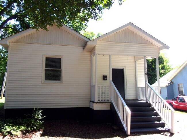 Building Photo - Beautifully Renovated 2 Bedroom 1 1/2 Bath Home