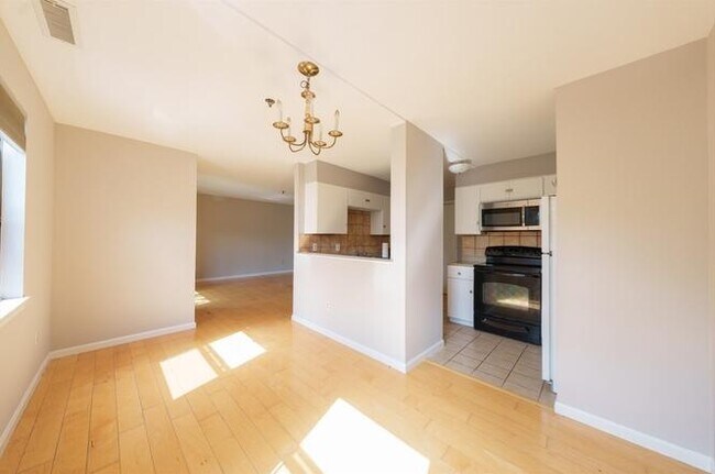 Foto del edificio - 1 Richdale Ave