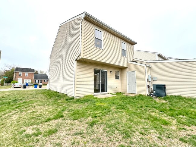Building Photo - 700 Wolftrap Ln