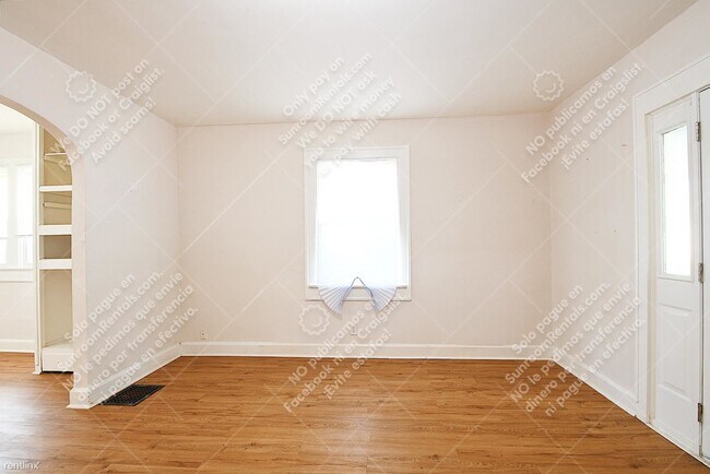 Foto del edificio - 1 br, 1 bath Duplex - 804 N Denny St