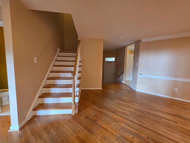 Building Photo - 10952 Bloomingdale Dr