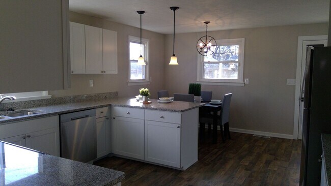 Building Photo - Newly Renovated Home