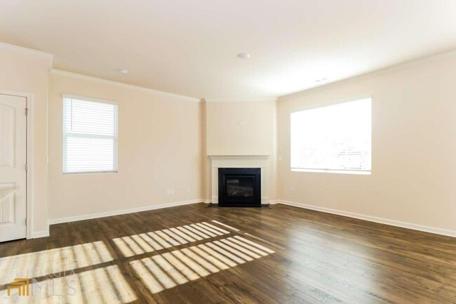 Foto del edificio - 6030 Hoot Owl Ln