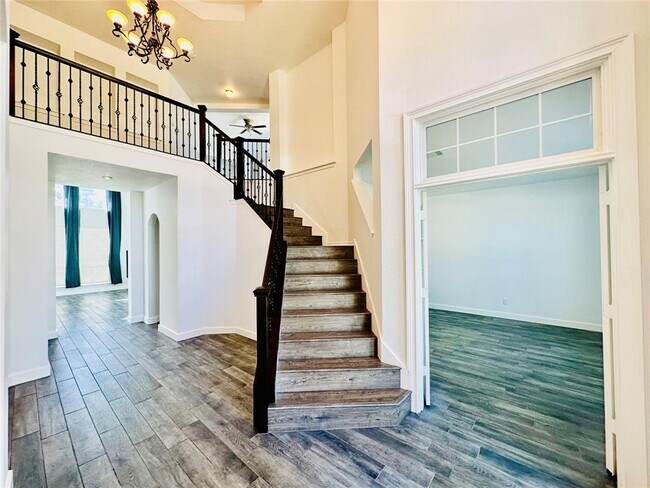 Building Photo - 901 Bethpage Dr