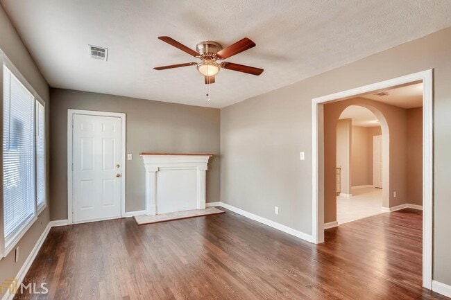 Building Photo - 1126 Edgefield Dr SW