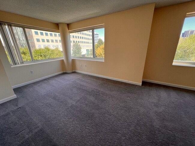 Building Photo - 8 Museum Way